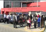 Decenas de usuarios no pudieron ingresar al poder judicial. Foto: Trujillo en Línea
