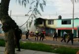 Trabajaron incansablemente para detener la emergencia. Foto: COEP