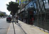 Policías resguardan calles de zonas comerciales para evitar que vendedores ambulantes las ocupen. (Foto: Difusión)