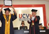 Beatriz Merino recibiendo el grado honoris causa otorgado por la UCV. (Foto cortesía)