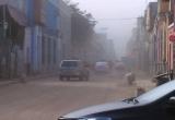 Polvo emergen con el paso de los vehículos por el barro acumulado, a causa de las lluvias. Foto: Trujillo en Línea