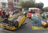 Mujer salió disparada del vehículo y conductor tendría dislocación en el hombro. Foto: Trujillo en Línea