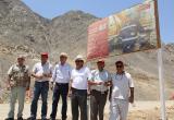 El gerente regional, Manuel Llempé, y funcionarios de Chinecas inspeccionan las obras en Palo Redondo. (Foto cortesía PECH)