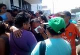 No solo lloran la pérdida de sus seres queridos, sino por la angustia de no saber cuándo podrán sepultarlos. Foto: Trujillo en Línea