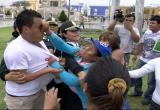 Presuntas militantes de APP golpearon a este joven. Foto: Trujillo en Línea.