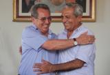 Olvidaron los líos legales y ahora se abrazan como grandes amigos. Foto: Municipalidad de Trujillo