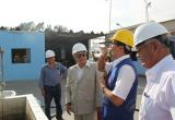 El delegado de la Defensoría del Pueblo, José Luis Agüero, verificó la calidad del agua de la Planta de Tratamiento. (Foto cortesía)