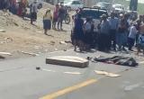 Toda la carga quedó esparcida por la carretera. Foto: Trujillo en Línea