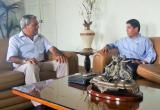 Elidio Espinoza y el presidente del IPD, Saúl Barrera. (Foto cortesía IPD)
