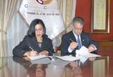 La Lic. Mónica Gismondi, directora de Perú en Línea; y el doctor Hermes Escalante, presidente de la CCPLL.