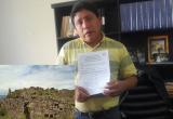 Alcalde mostró resolución que impulsará la inversión del Huasochugo. Foto: Trujillo en Línea
