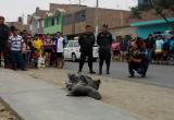 El cuerpo fue abandonado dentro de un saco, en plena vía pública. Foto: Trujillo en Línea