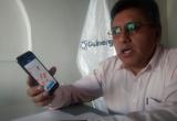 Funcionario muestra la aplicación Facilito APP. Foto: Trujillo en Línea