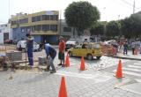 Instalan semáforos en los cruces considerados de alto riesgo en el centro de Trujillo.(Foto cortesía MPT)