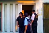 Momentos en que los agentes de Seguridad Ciudadana constatan el lugar donde la joven estuvo secuestrada.