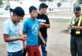 Menores intervenidos en la urbanización El Bosque. (Foto cortesía)