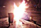 Reducida a chatarra quedó esta motocicleta que se incendió en plena avenida Vallejo. (Foto cortesía MPT)