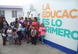 Paradógico. Estos niños protestaron frente a la frase "La educación es lo primero", pero hoy perdieron un día de clase. Foto: Trujillo en Línea