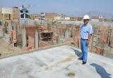 Alcalde Carlos Vásquez inspecciona la obra del nuevo colegio Andrés A. Cáceres.