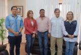 Javier Bustamante (camisa rosada) fue presentado esta mañana. Foto: GRLL