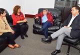 El gobernador regional César Acuña reunido con representantes de Saba Perú. (foto cortesía)