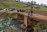 Inspección de los terrenos donde se construirán nuevos puentes en Otuzco. (Foto MPO)