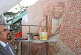 Mural que se diseña en el frontis de la Facultad de Medicina de la UNT. (Foto UNT)