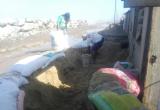 Vecinos protegieron sus viviendas con sacos llenos de arena. Foto: Trujillo en Línea