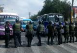 Contingente policial tuvo que resguardarlos para evitar desmanes. Foto: Trujillo en Línea