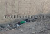 Cuerpo fue abandonado cerca a una pared. Foto: Cortesía de Conexión Tv Cartavio