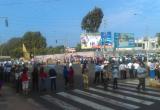Bloquearon esquina de universidad y se enfrentaron a transportistas. Foto: Trujillo en Línea