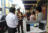 Delincuentes abandonaron computadoras en un pasillo. Foto: Trujillo en Línea