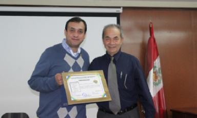 Laureano Felipe Gómez Dueñas, experto colombiano que dictó una conferencia sobre nuevas tecnologías en biblioteca.