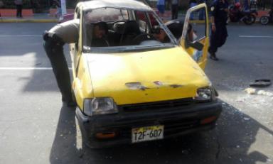 Vehículo dio tres vueltas de campana. Foto: Trujillo en Línea