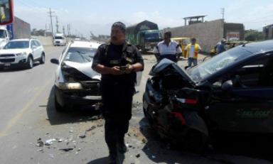 Vehículos quedaron completamente destrozados. Foto: Trujillo en Línea