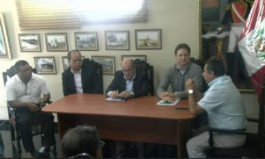 Presidente ejecutivo se reunión con representantes del puerto, el alcalde distrital y el congresista Daniel Salaverry. Foto: Trujillo en Línea