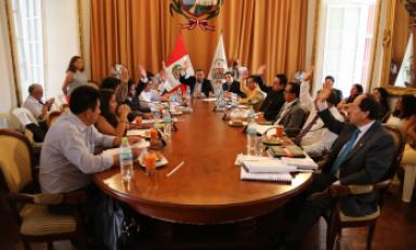Solo nueve consejeros aprobaron reducción de sueldo a vicegobernador. Foto: Trujillo en Lìnea