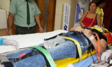 Una de las personas accidentadas anoche en la avenida Metropolitana.(Foto cortesía Serenazgo MPT)