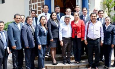 Presidente regional César Acuña reunido con los directores de las Ugeles La Libertad.