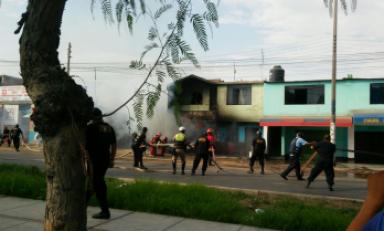 Trabajaron incansablemente para detener la emergencia. Foto: COEP