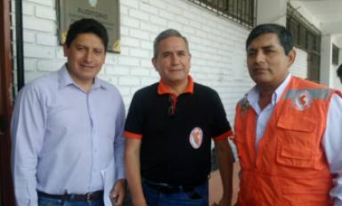 Alcalde se reunió con representantes de Defensa Civil en el Proind. Foto: Lourdes Gamboa