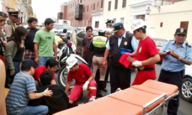 Serenazgo y bomberos de Trujillo brindaron auxilio y trasladaron a víctima a centro de salud. (Foto: Difusión)