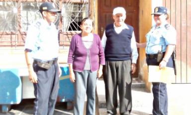 El personal de seguridad ciudadana encontró a dos ancianos y una pequeña que estaban extraviados, los mismos que fueron devueltos a sus familiares.