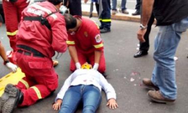 Joven mujer atropellada por un taxista en la avenida Mansiche.(Foto cortesía)