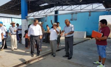 Alcalde conversó con los comerciantes y su abogado. Foto: Trujillo en Línea