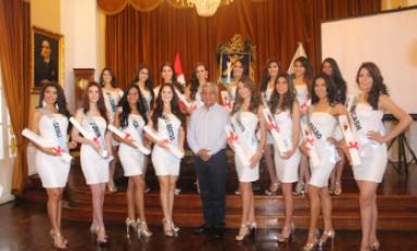 El alcalde Elidio Espinoza recibió a las 16 candidatas al Miss World Perú 2016.