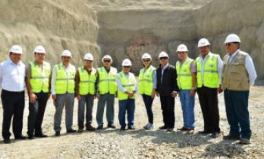 Autoridades de la región la Libertad, participaron ayer de la primera detonación del túnel aductor. (Foto PECH)