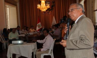 Edilberto Ñique, gerente de Chavimochic, expone ante el Consejo Regional de La Libertad.