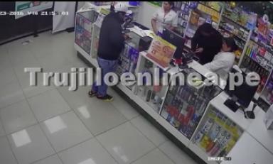 Minutos de terror vivieron dos trabajadoras del lugar. Foto: Cámara de seguridad