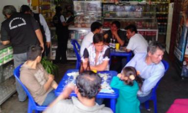 Una decena de tiendas fueron sancionadas por la MPT por infringir la ordenanza zanahoria.(Foto cortesía)